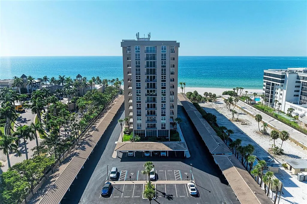 2 bed, 2.0 bath, 1421 sqft, $9,900 — Photo 1