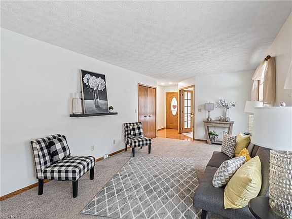 3rd image of 535 Wykeham Ct