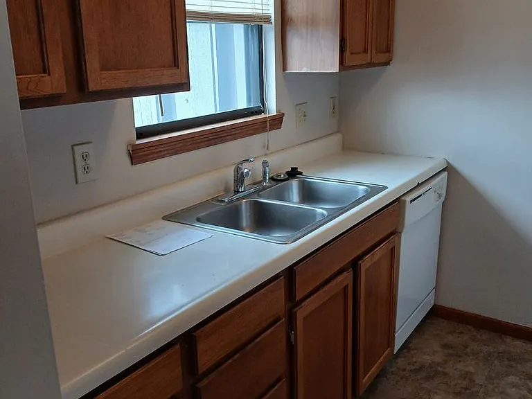 2801 W Broadway #P1 — Photo 4