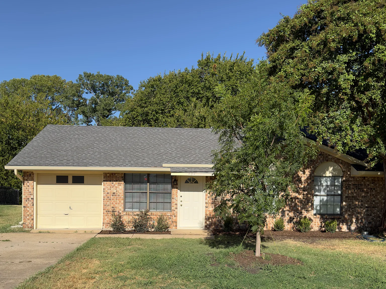 404 Renfro St — Photo 3