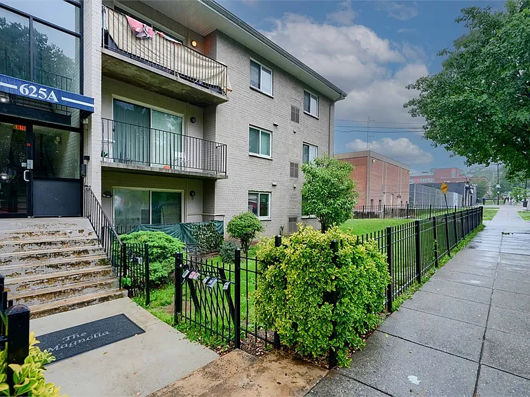625A Chesapeake St SE #205 — Photo 23