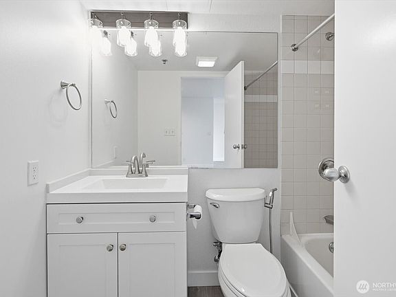 5th image of 121 Vine Street #2004