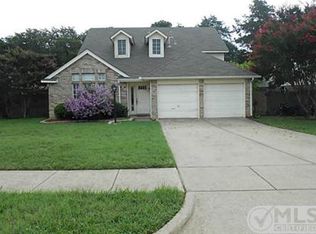 224 Creekside Dr, Hurst, TX 76053