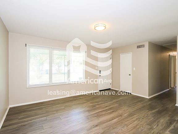 1480371_004_living_room_13776972.jpg