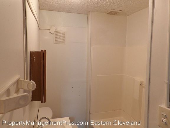 3rd image of 13400 Eaglesmere Ave