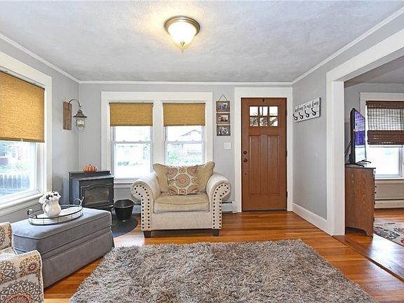 5th image of 26 Sandlewood Ave