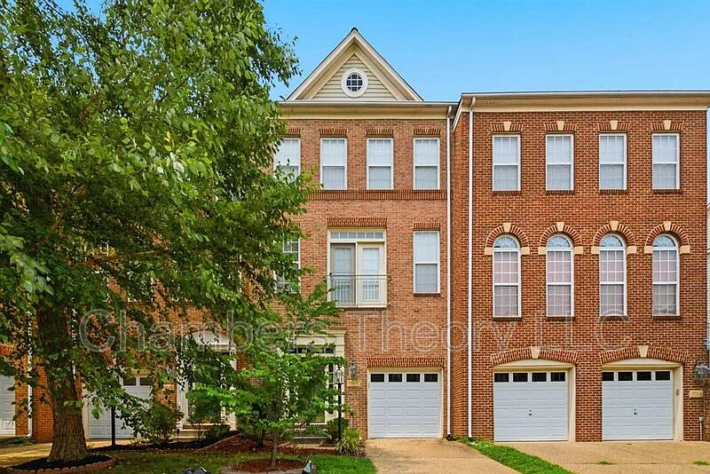3 bed, 3.0 bath, 1628 sqft, $3,000 — Photo 2