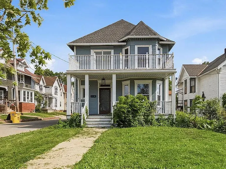 174 Marion Ave — Photo 1