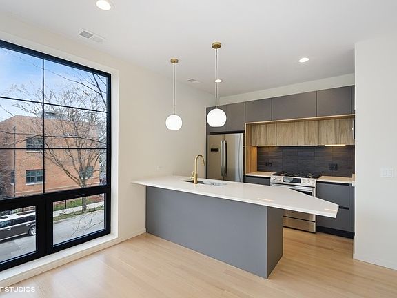 3rd image of 3104 N Damen Ave #2