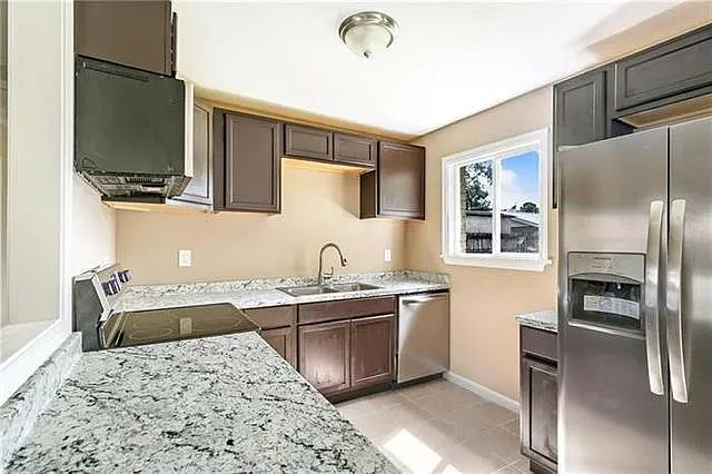 3 bed, 1.0 bath, 837 sqft, $1,500 — Photo 3