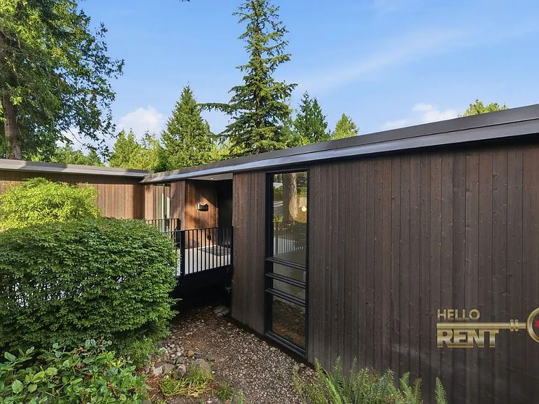 6510 Madrona Cres — Photo 3