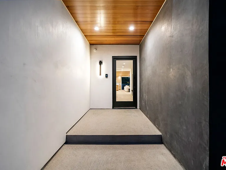 3621 Maplewood Ave — Photo 4