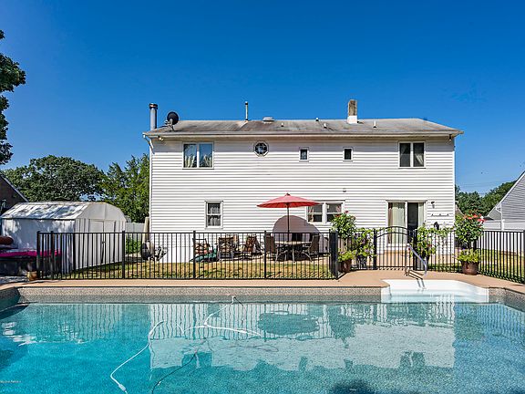 2nd image of 125 Roosevelt Dr
