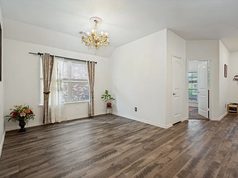 2920 Brazos Dr — Photo 5