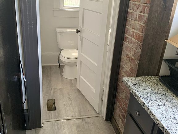 5th image of 301 Ash Ave
