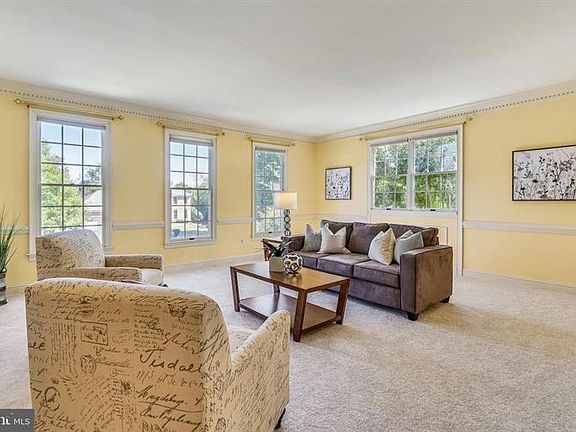 2nd image of 1612 Carlin Ln
