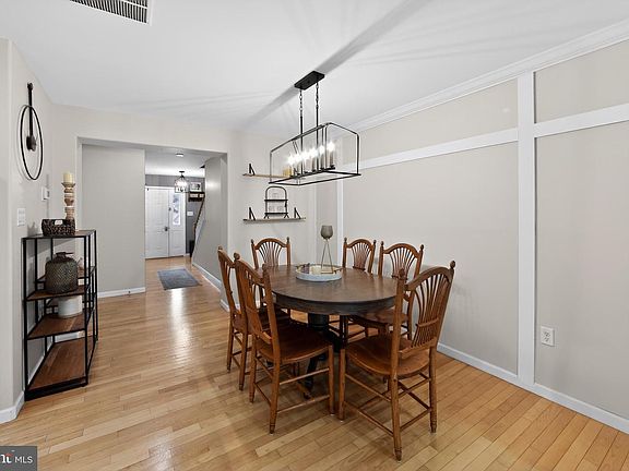 3rd image of 125 Red Oak Ct #21