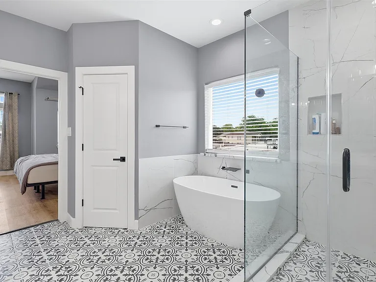 6734 Avenue P — Photo 17
