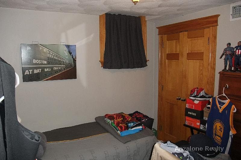 2nd image of 3 Wesley Pl #Basement