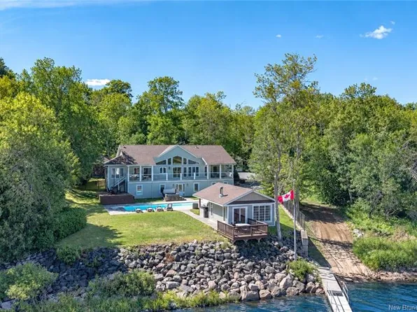 200 Inglewood Dr, Grand Bay Westfield, NB E5K 2E6