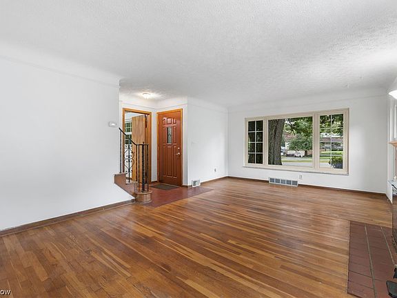 4th image of 23456 Hilliard Blvd