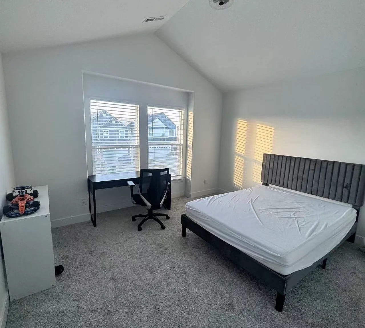 3 bed, 2.5 bath, 1706 sqft, $650 — Photo 1