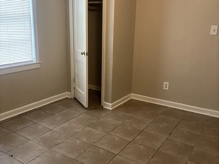 375 Joubert Ave — Photo 6