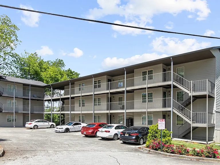 The Avondale Apartments — Photo 10