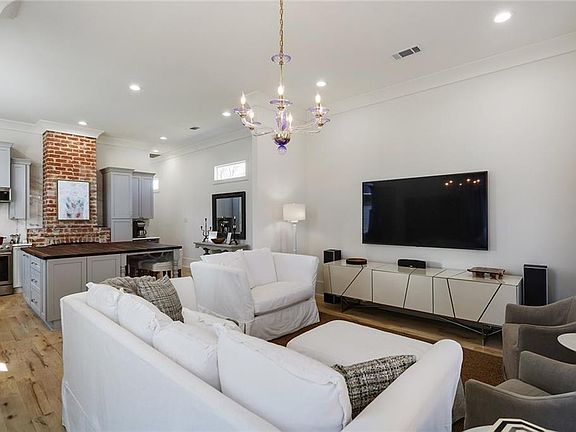 3rd image of 2020 Philip St