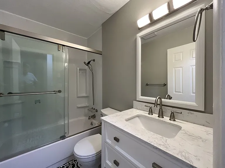 15827 NE Glisan St #1 — Photo 21