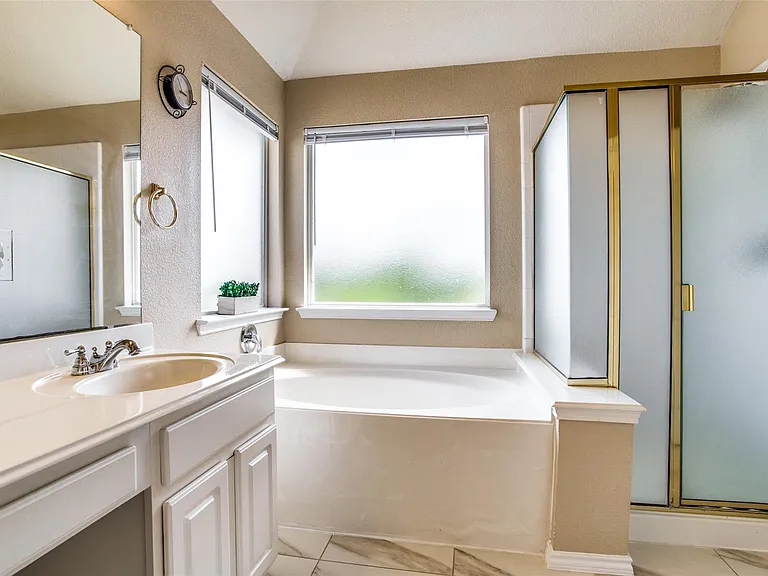 1402 Sunshine Dr — Photo 25