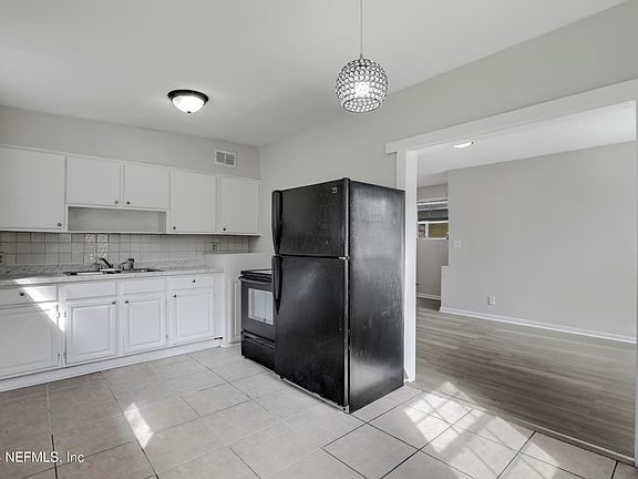 3rd image of 1337 W 23RD Street