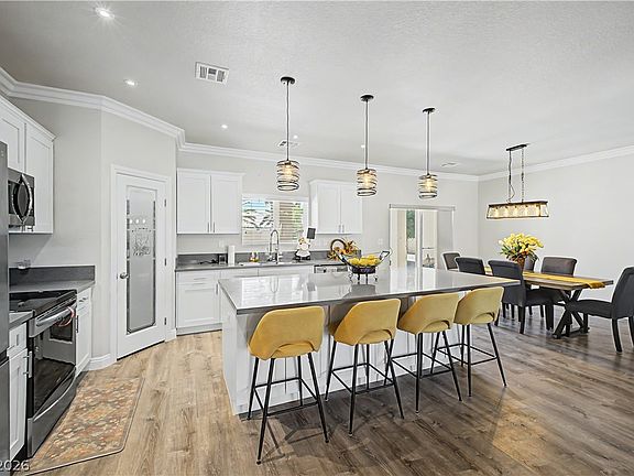 2nd image of 5081 Graystone Dr