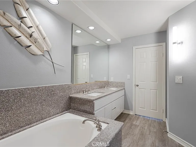 2233 Martin #108 — Photo 13
