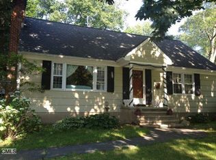 12 Randolph Pl, Trumbull, CT 06611