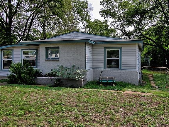 3rd image of 2810 Cedar Park Blvd