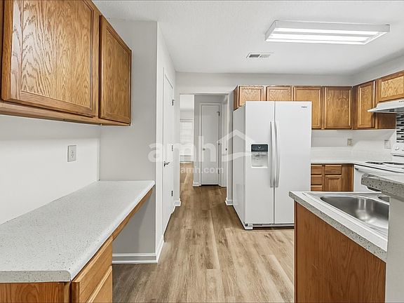 4th image of 5701 Hidden Lake Dr