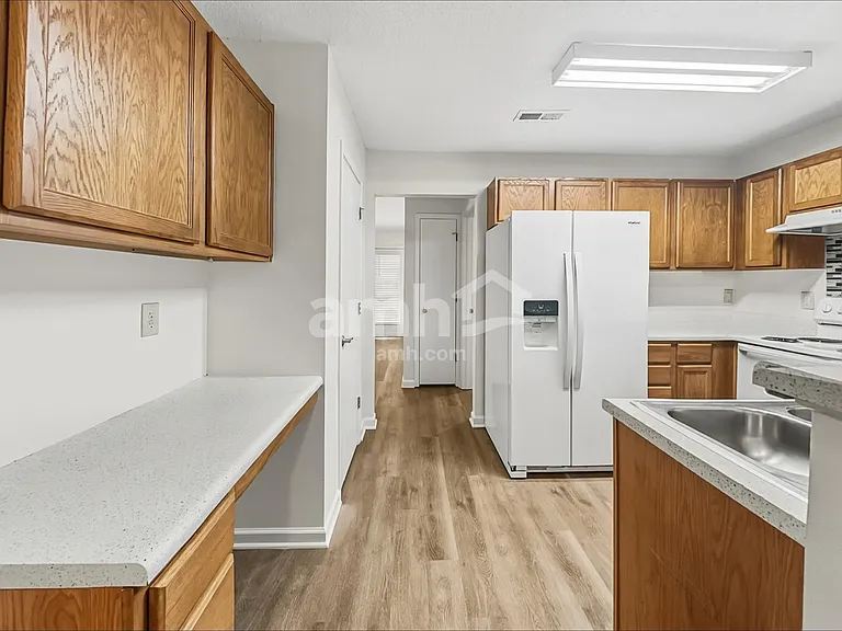 5701 Hiddenlake Dr — Photo 4