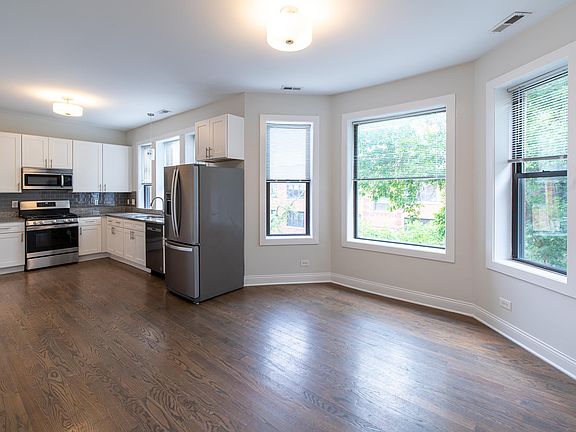 3rd image of 1353 W Bryn Mawr Ave #3E