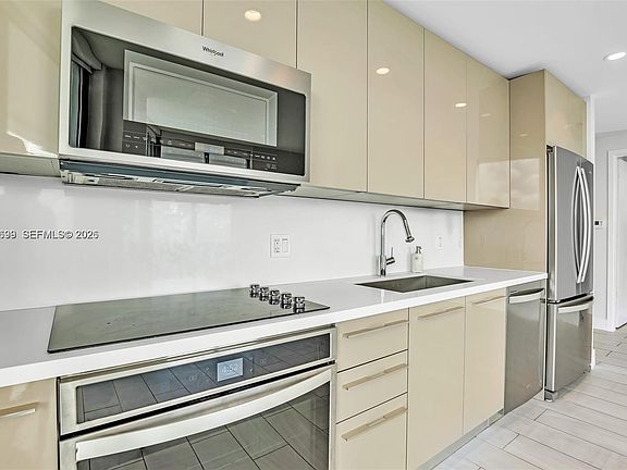5th image of 2000 Metropica Way #2204