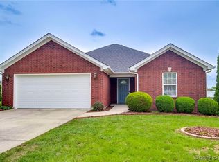 12308 Santa Maria Dr, Sellersburg, IN 47172