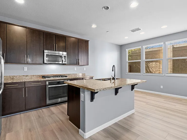 306 Misty Cir — Photo 8