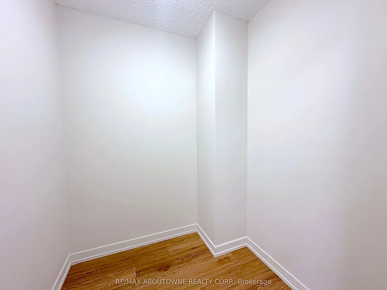 165 La Rose Ave #301 — Photo 16