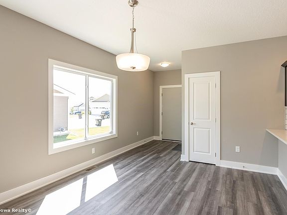5th image of 9351 Primo Ln