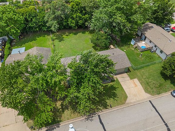 3rd image of 1425 Spencer Dr