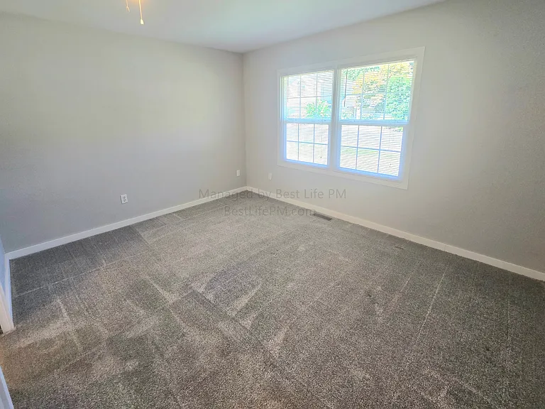 114 SE 218th Ave — Photo 13