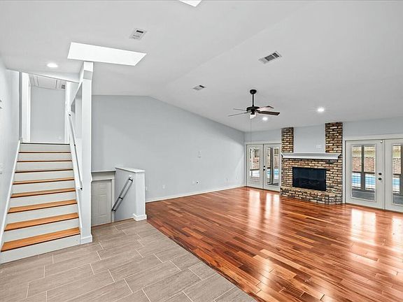 4th image of 1100 Phyllis Ave