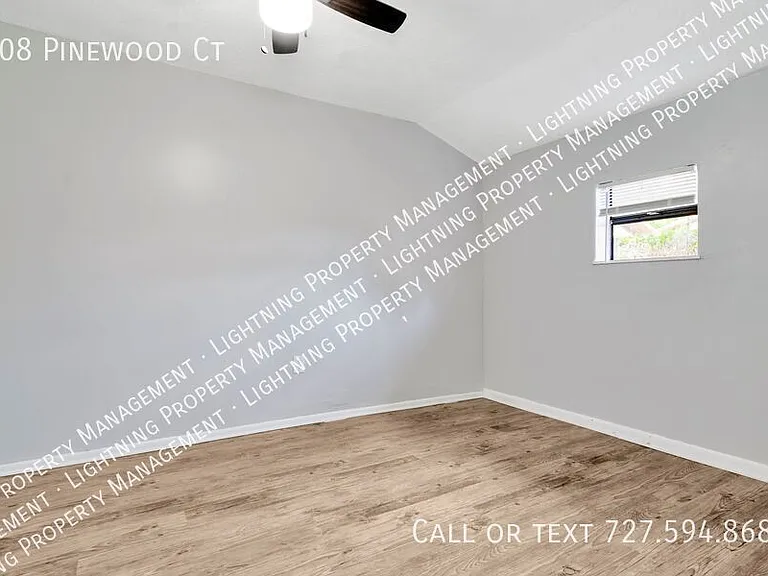 408 Pinewood Ct — Photo 5