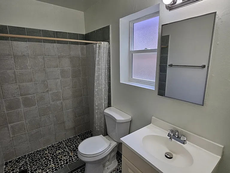 1425 Snow St — Photo 11
