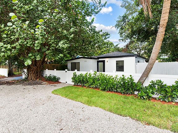 3rd image of 1415 SW 27th Court